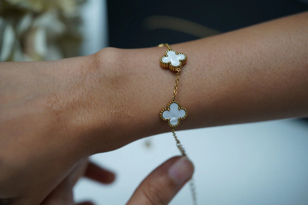 Dainty Clover Leaf Bracelet